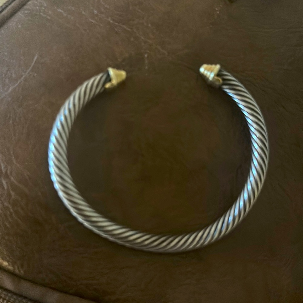Beautiful David Yurman bracelet. Size small.